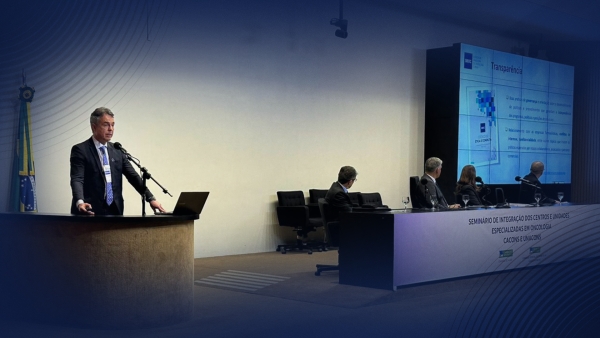 Presidente da SBOC, Dr. Carlos Gil, discute financiamento da oncologia em Semin&aacute;rio na C&acirc;mara