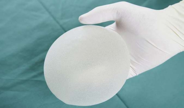 Alerta da SBOC &agrave;s mulheres com pr&oacute;teses mam&aacute;rias