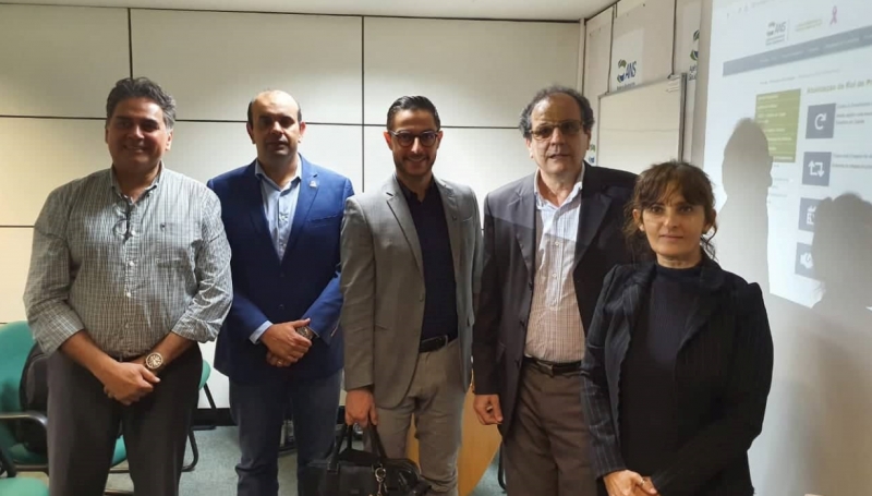 Dr. Renan Clara, diretor executivo da SBOC (ao centro), ao lado de Te&oacute;filo Rodrigues, gerente de Aten&ccedil;&atilde;o &agrave; Sa&uacute;de da ANS (&agrave; dir.), com membros de outras sociedades m&eacute;dicas