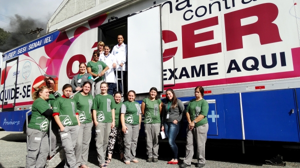 Participantes de uma das a&ccedil;&otilde;es do programa