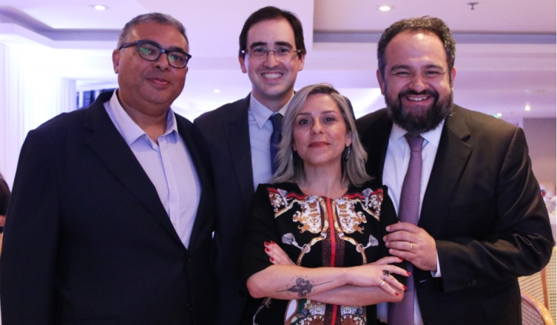 Da dir. para a esq., Dr. Gustavo Fernandes e Dra. Cinthya Sternberg, da SBOC Nacional, com os Drs. Luiz Henrique Lima Ara&uacute;jo, presidente da SBOC-RJ e Pedro Henrique Souza, membro da SBOC